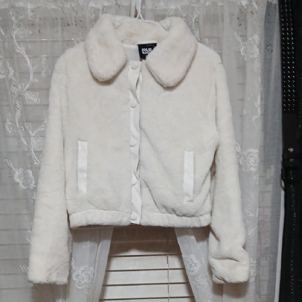 White Teddy Jacket with Plush Texture and Rounded Collar